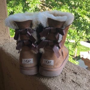 Bailey Bow Uggs! 🎀